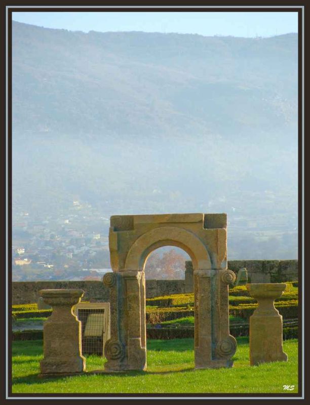 chaves - janela para o larouco - jardim do castelo.jpg